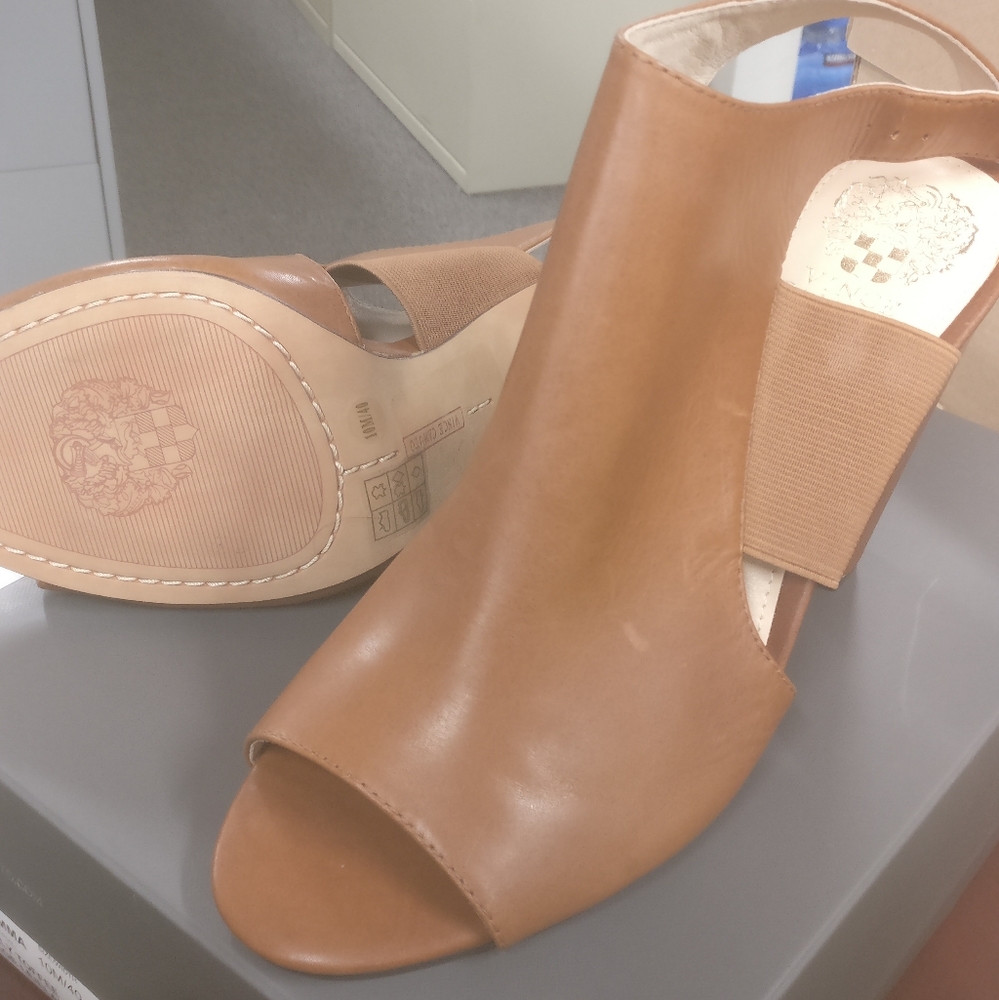 Vince Camuto leather heels size 10 / euro 40